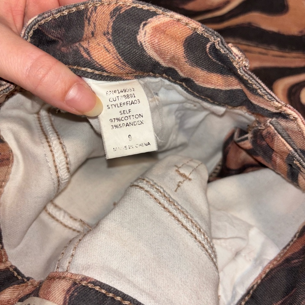 Swirl Patterned Jeans - Picture 6 of 6